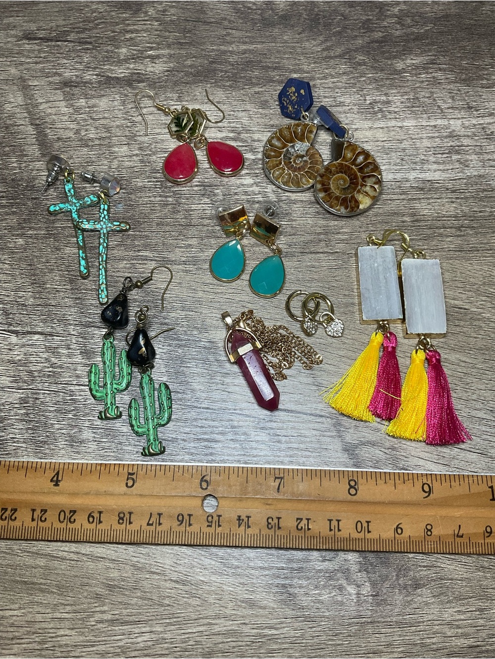 Mixed Women’s Earrings and Pendant Set - Assorted Colors